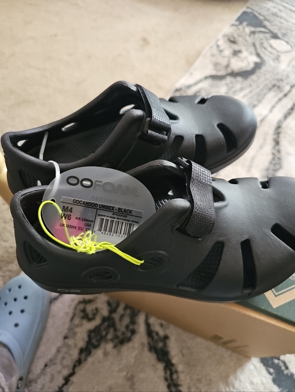 OOFOS Womens Black Unisex Water Sandal Top Strap W6/M4 New